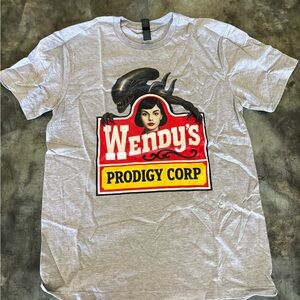 NWOT, women’s, Wendy’s, Gildan graphic t-shirt, gray, medium, V85
